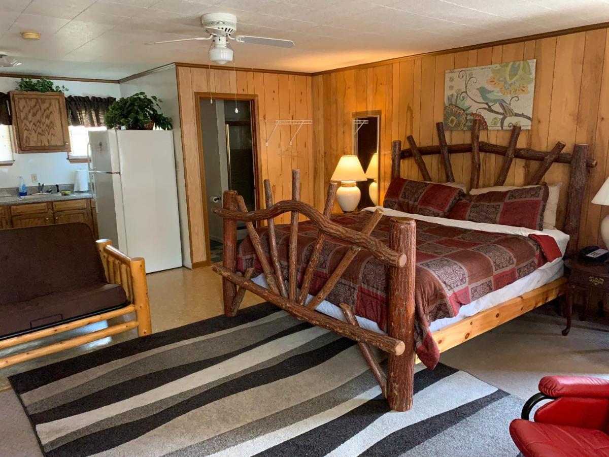 Phillips Historic Motel & Cottages รอบบินส์วิลล์ ภายนอก รูปภาพ