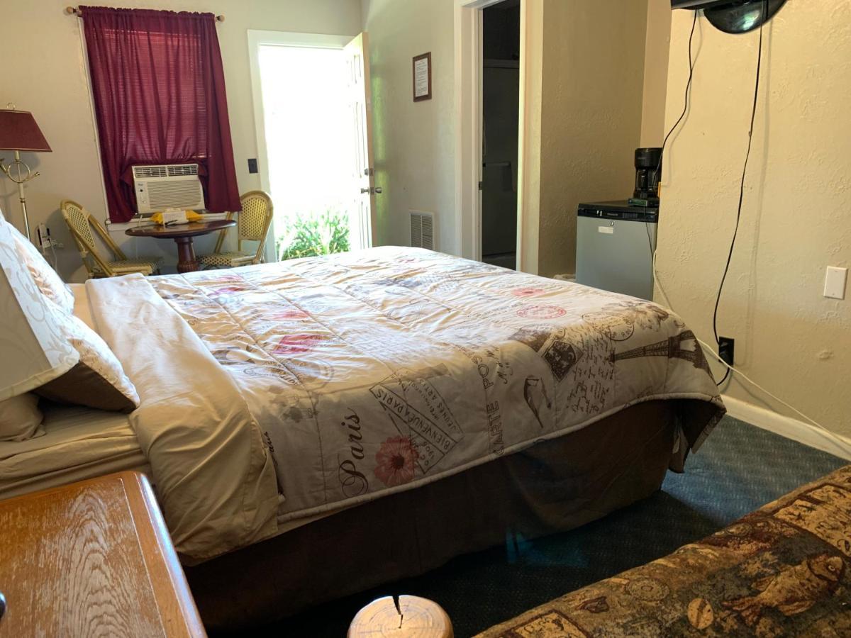 Phillips Historic Motel & Cottages รอบบินส์วิลล์ ภายนอก รูปภาพ
