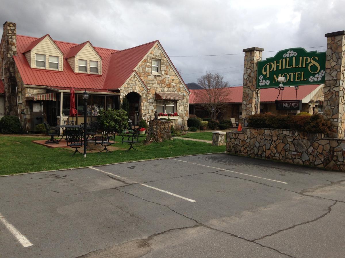 Phillips Historic Motel & Cottages รอบบินส์วิลล์ ภายนอก รูปภาพ